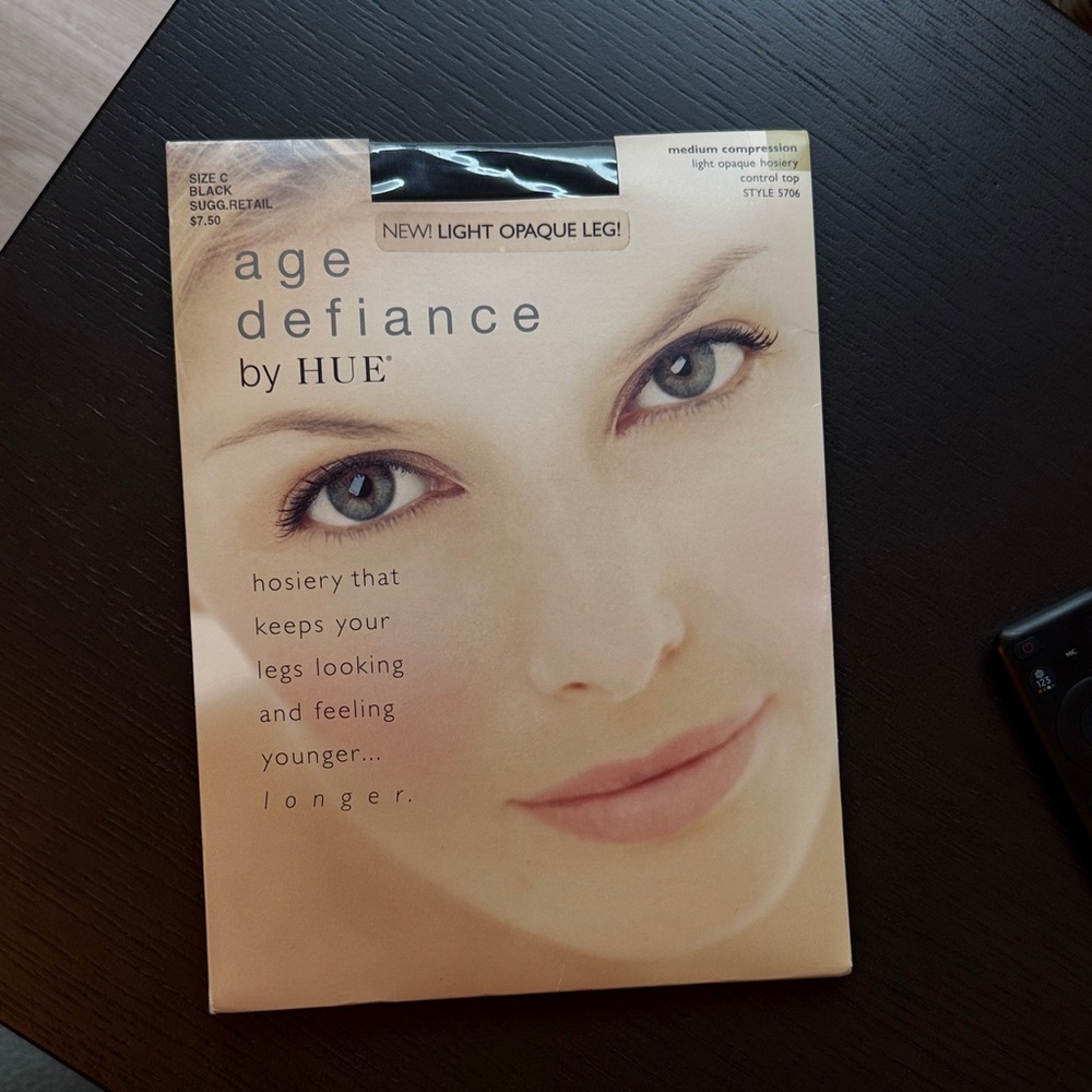 HUE Age Defiance Black Hosiery, size C, NIP